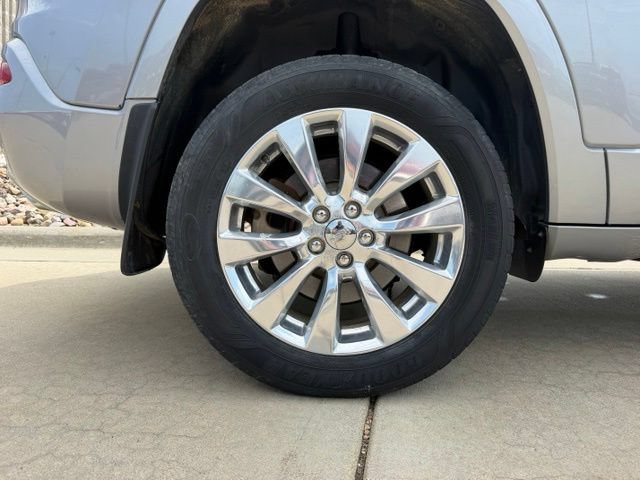 Used 2016 Jeep Cherokee Overland AWD/4WD image 9