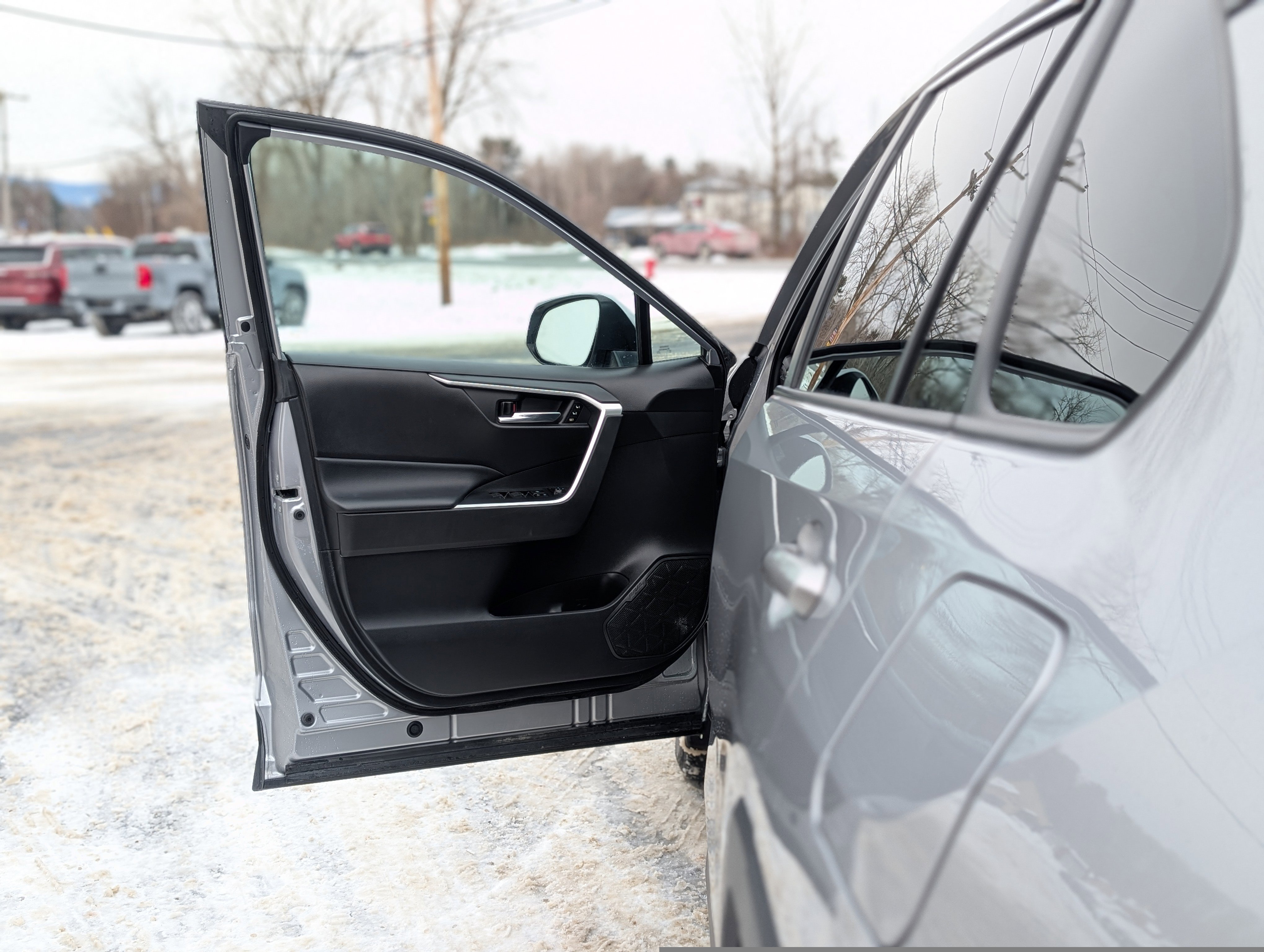 Used 2022 Toyota RAV4 XLE Premium image 28