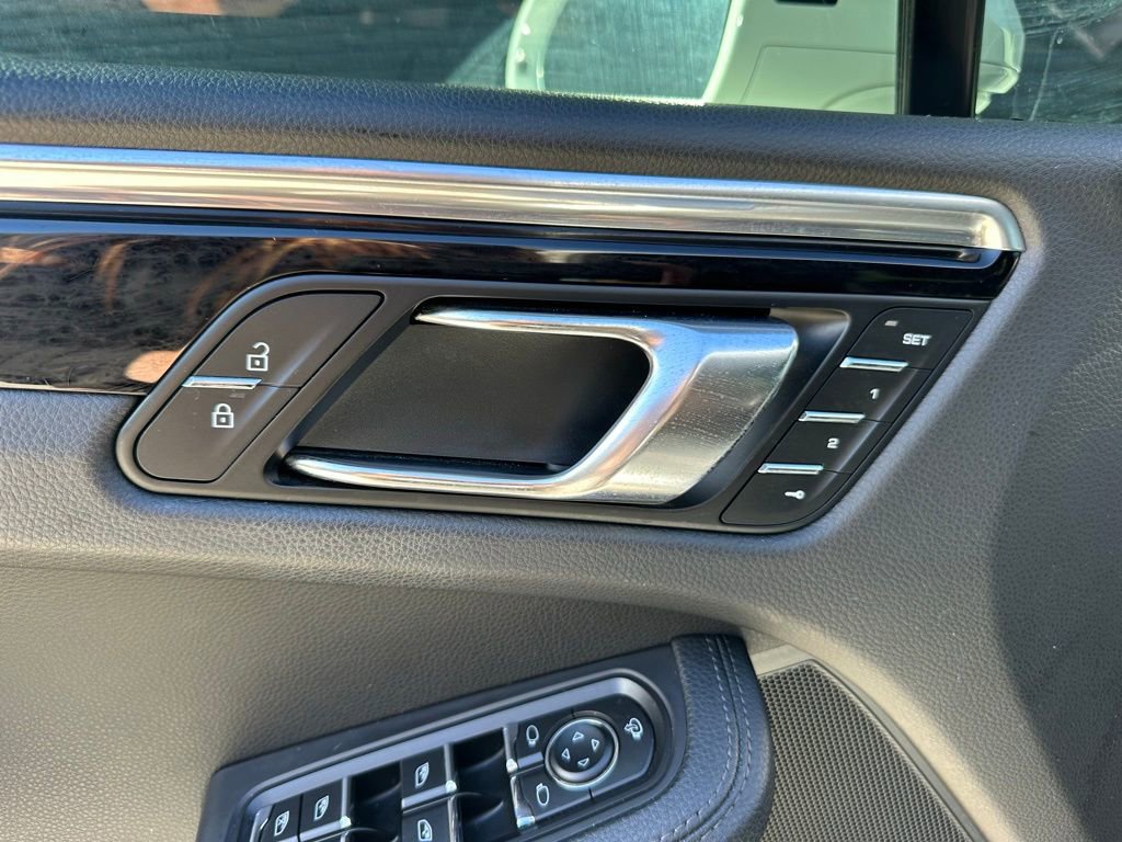 Certified 2023 Porsche Macan AWD/4WD image 20