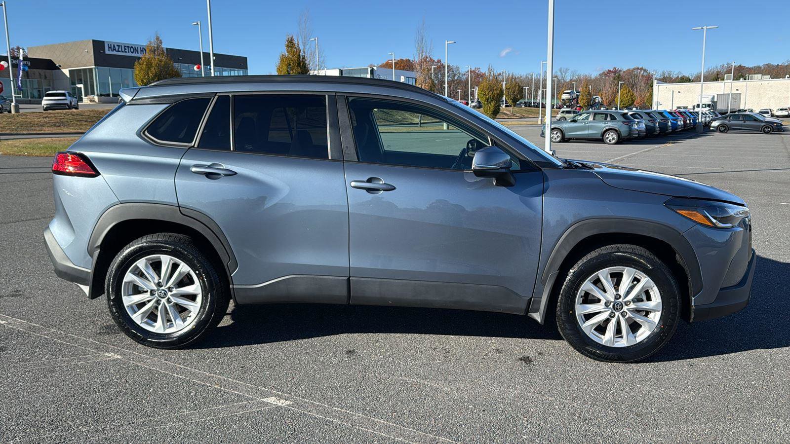 Used 2023 Toyota Corolla Cross LE image 3