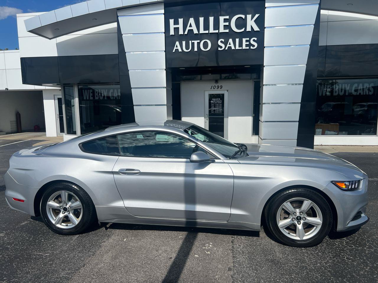 Used 2017 Ford Mustang Coupe RWD image 1