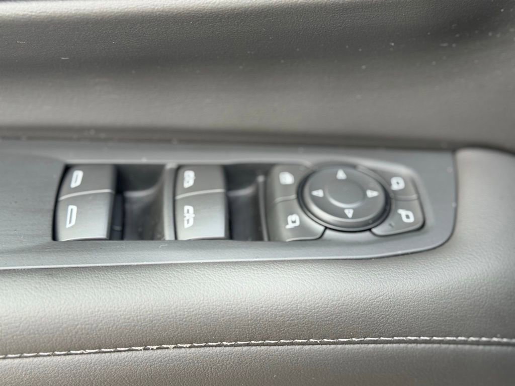 Used 2026 Chevrolet Suburban Z71 w/ Comfort Package AWD/4WD image 23