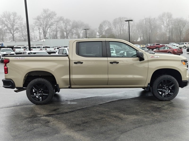 Used 2022 Chevrolet Silverado 1500 Custom Trail Boss w/ LPO, Dark Essentials Package image 4