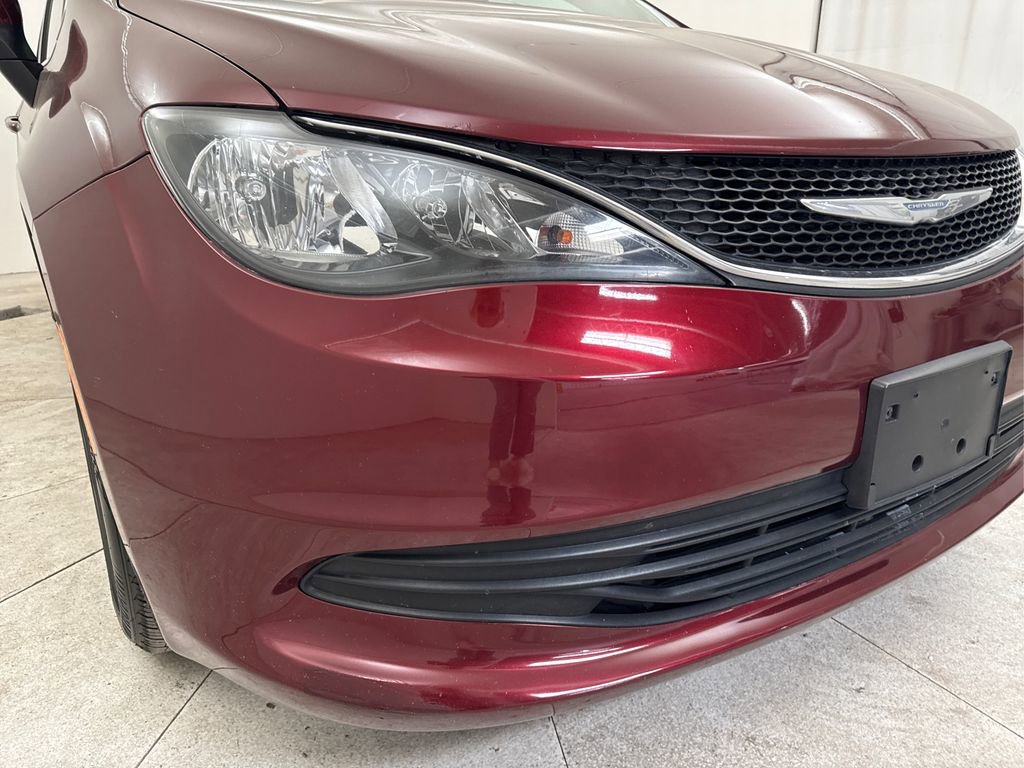 Used 2018 Chrysler Pacifica LX FWD image 14