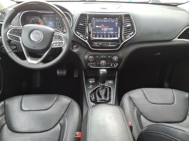 Used 2019 Jeep Cherokee Overland w/ Technology Group AWD/4WD image 14