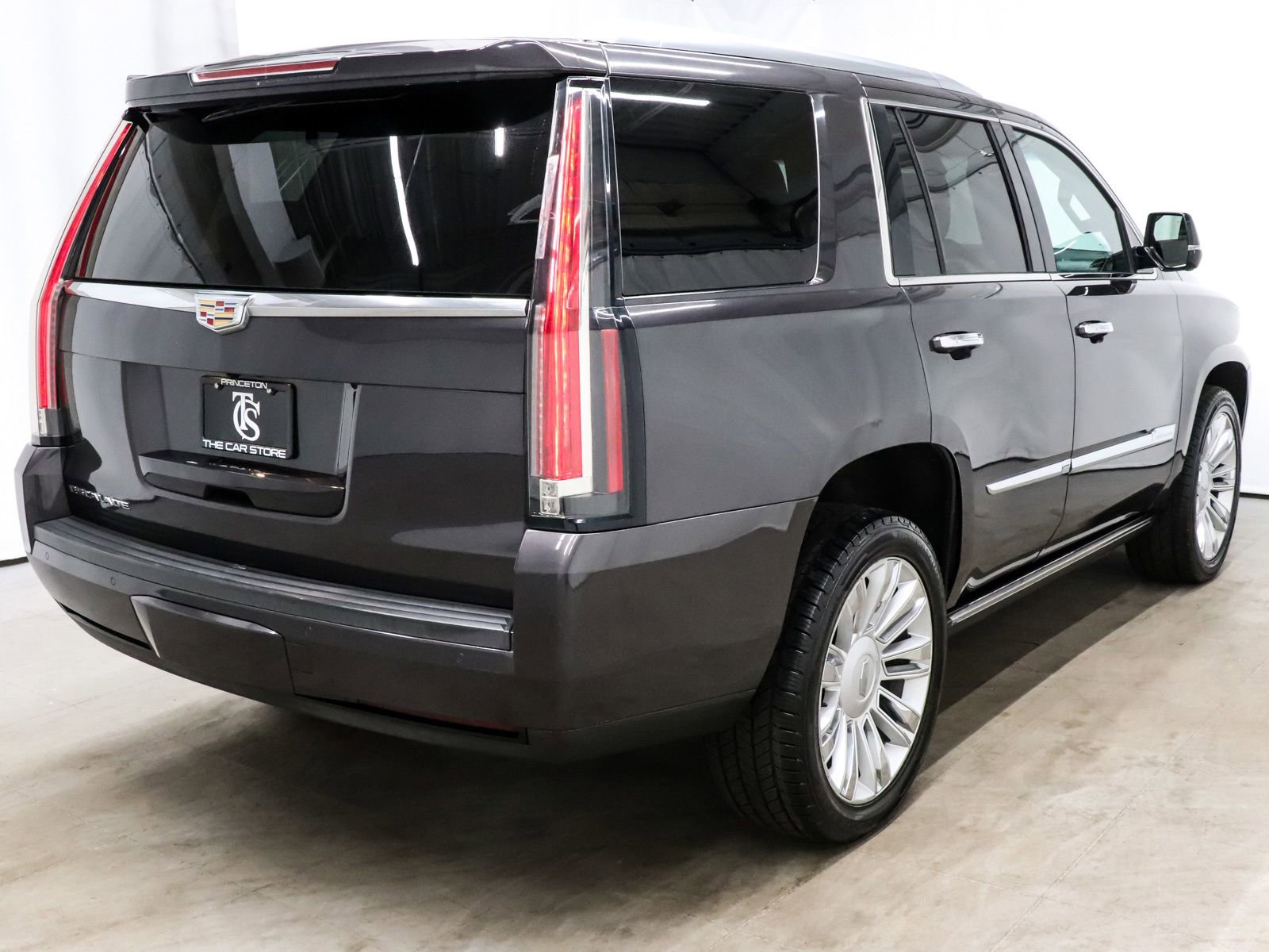 Used 2016 Cadillac Escalade Platinum AWD/4WD image 6