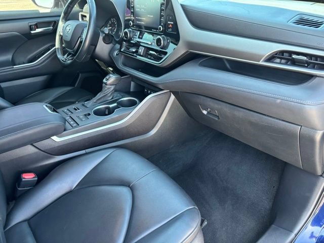 Used 2021 Toyota Highlander XLE AWD/4WD image 22