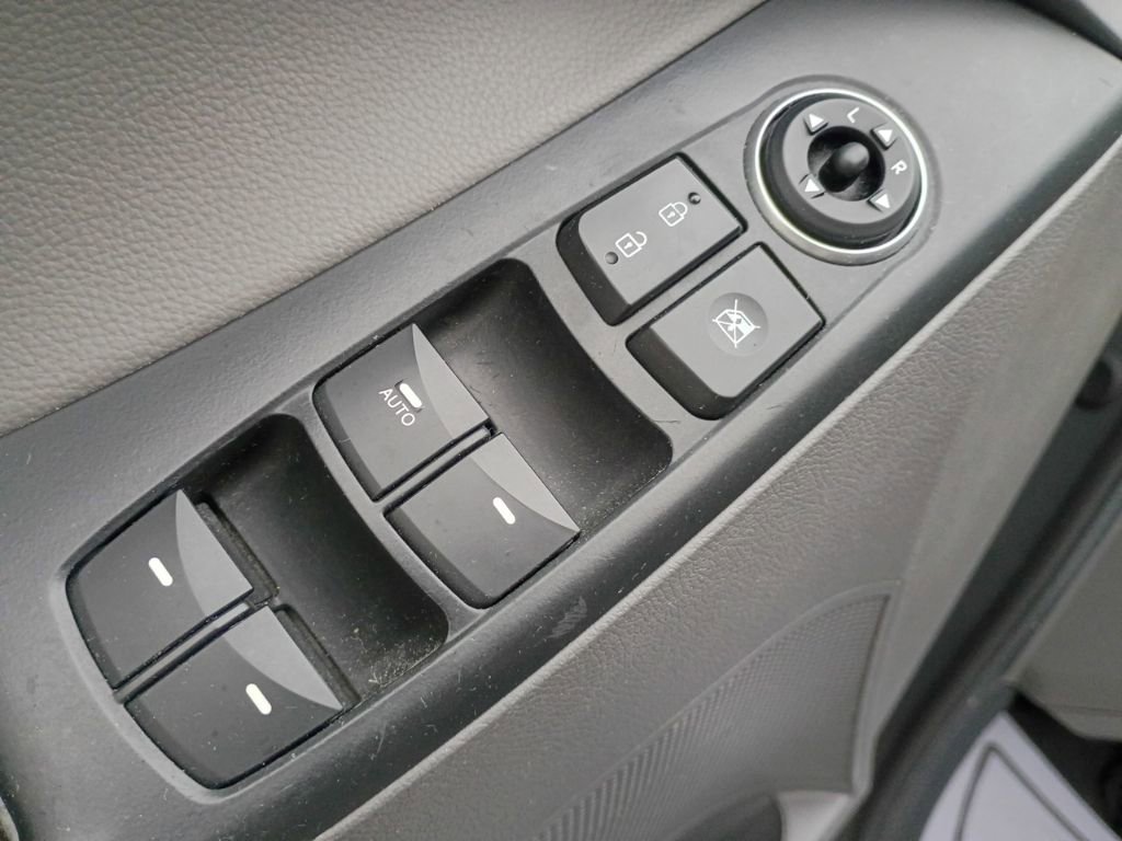 Used 2014 Hyundai Elantra Limited image 14