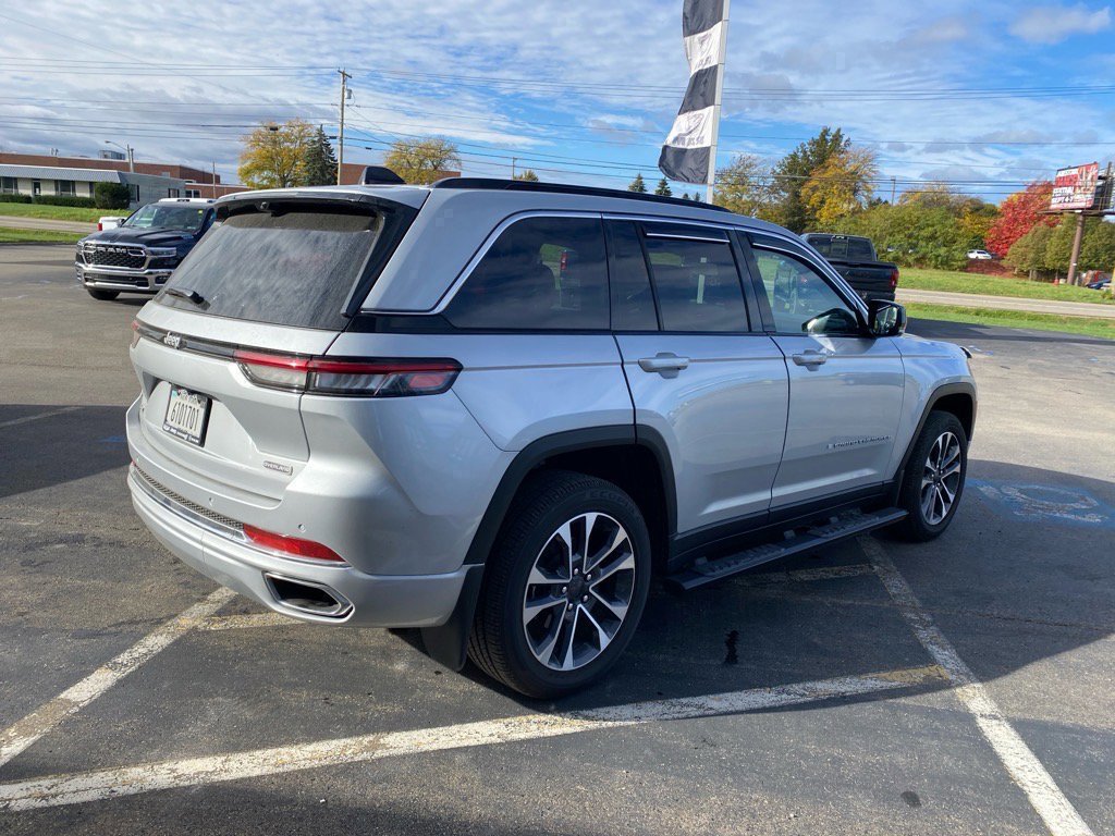 Used 2024 Jeep Grand Cherokee Overland w/ Adv Protech Group III image 3