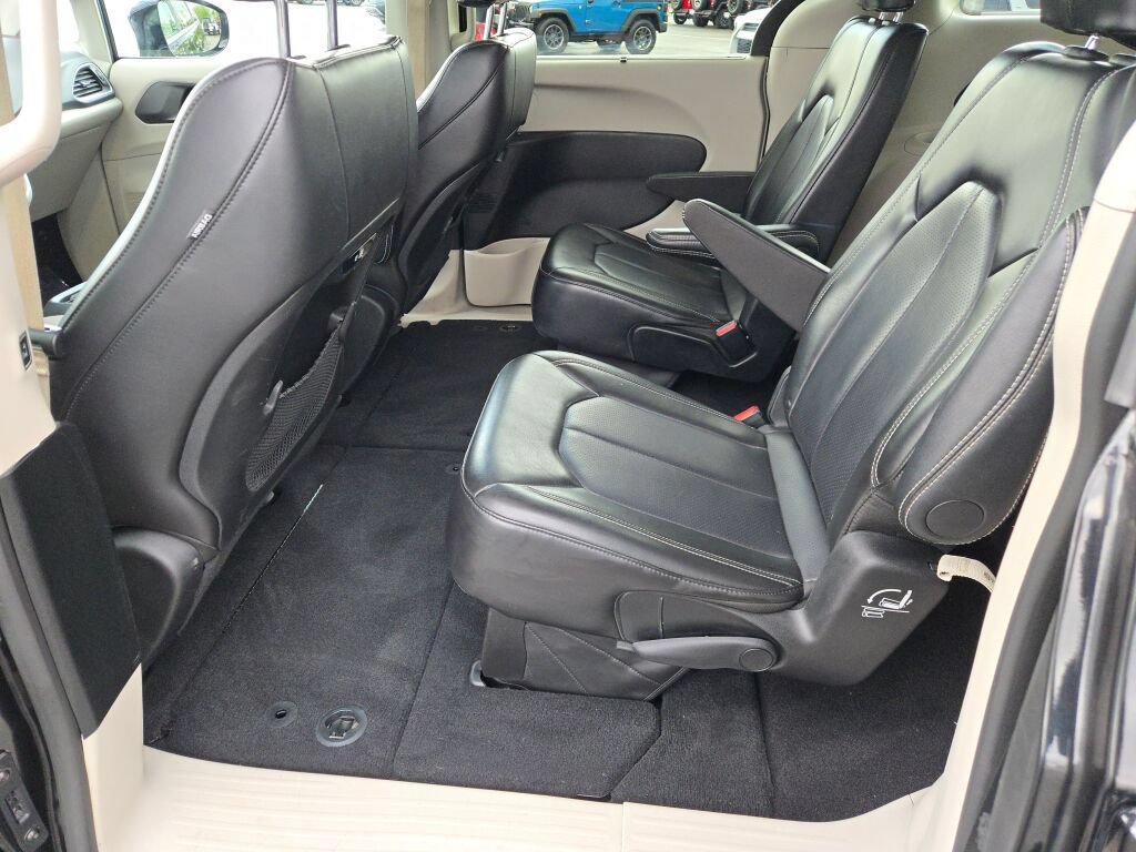 Certified 2024 Chrysler Pacifica Touring-L FWD image 20