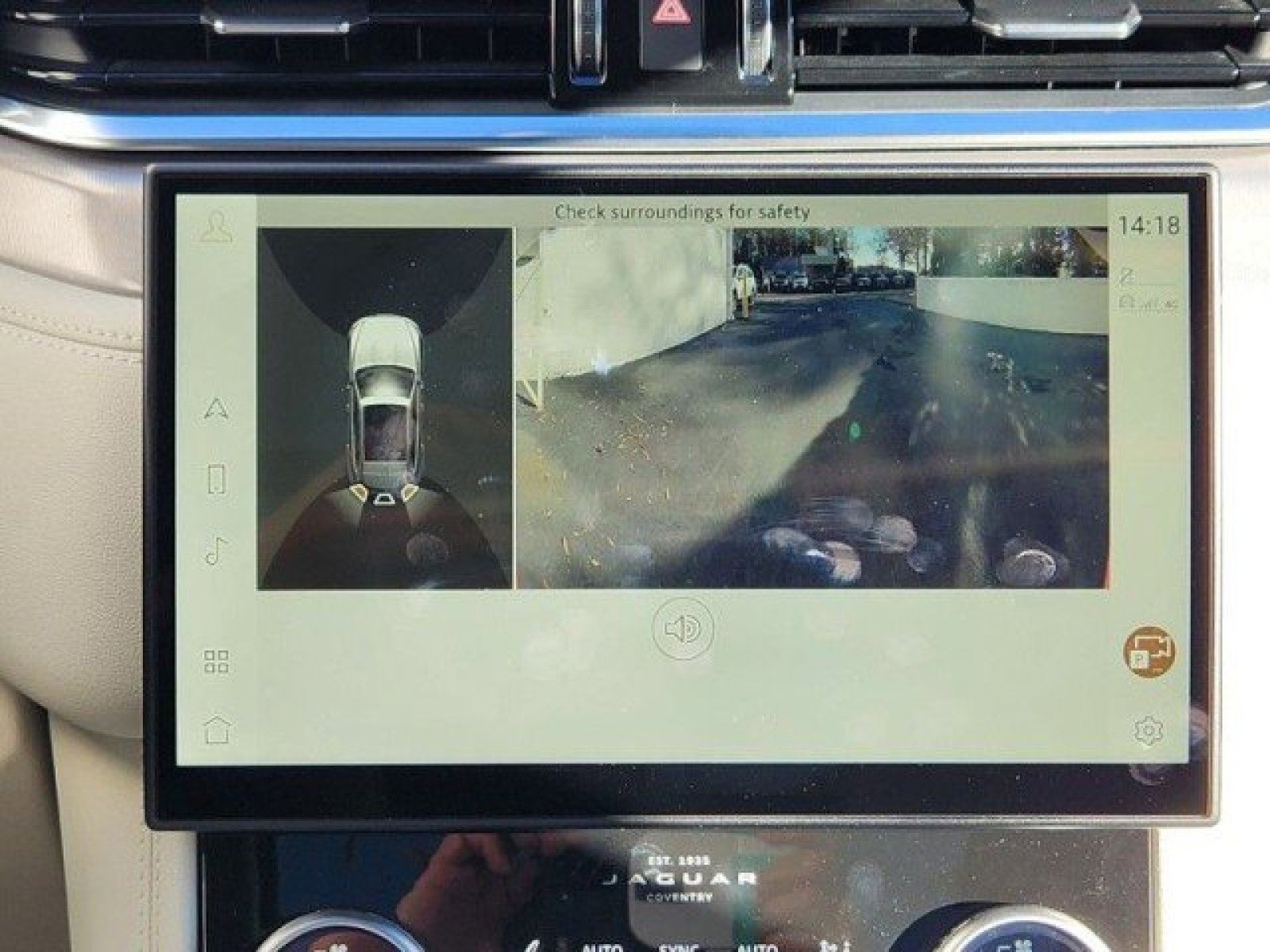 New 2024 Jaguar F-PACE R-Dynamic S image 17