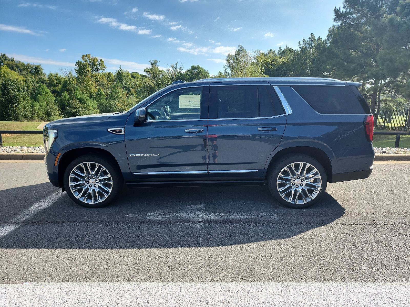 New 2027 GMC Yukon Denali w/ Denali Reserve Package AWD/4WD image 2