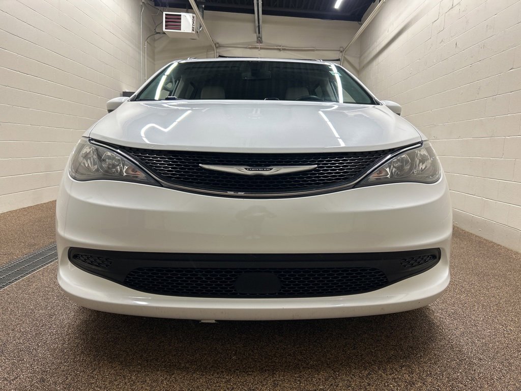 Used 2021 Chrysler Voyager Lxi image 6