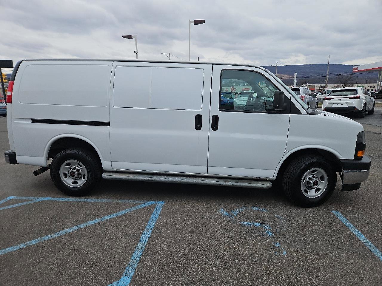 Used 2019 GMC Savana 2500 w/ Driver Convenience Package RWD image 2