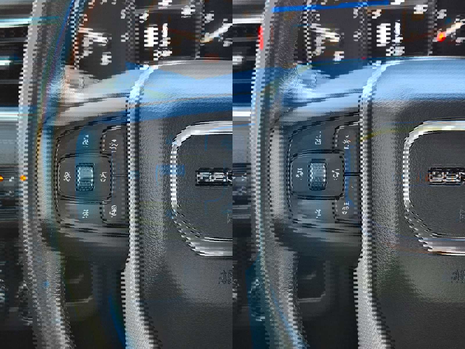 Used 2021 GMC Yukon Denali w/ Denali Premium Package image 20