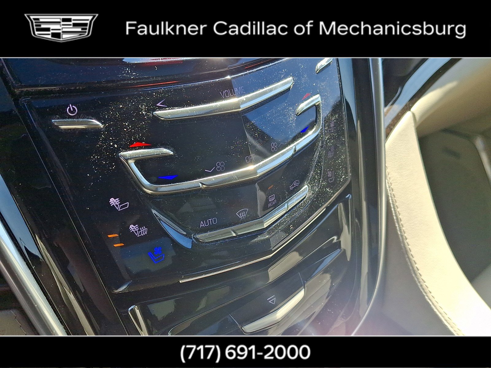 Used 2018 Cadillac Escalade Luxury AWD/4WD image 16