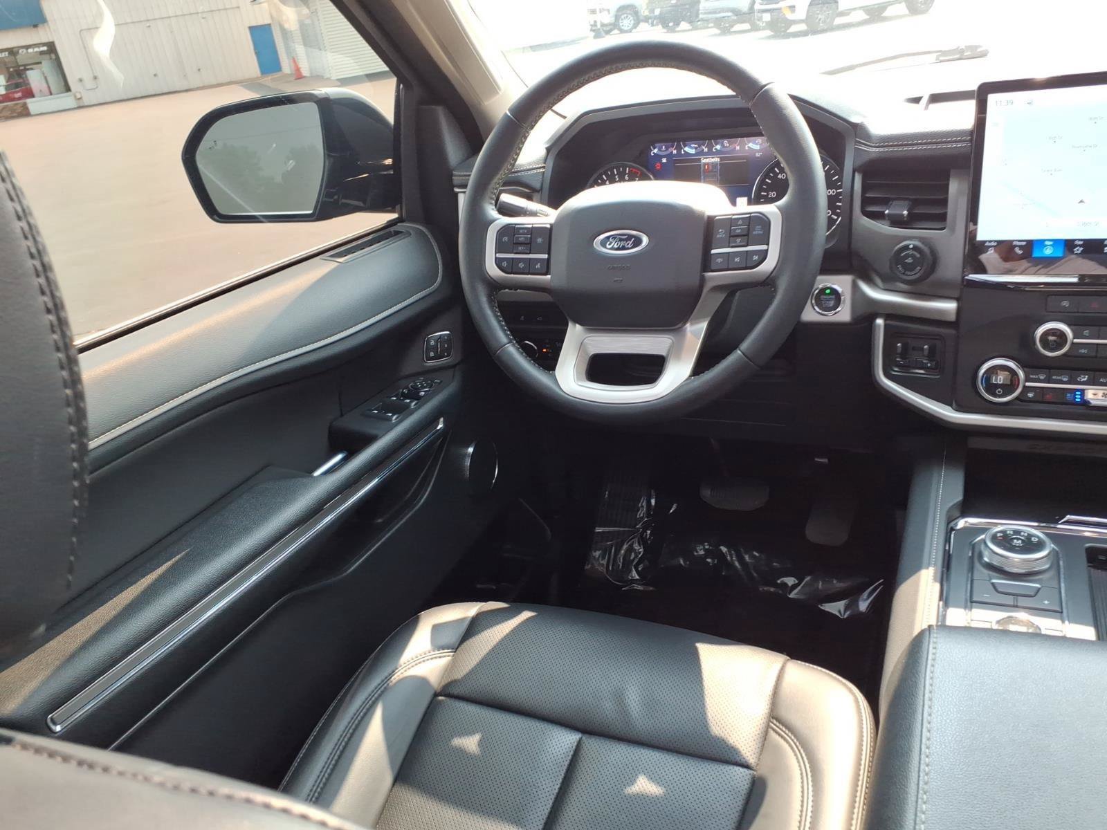 Used 2024 Ford Expedition XLT AWD/4WD image 10
