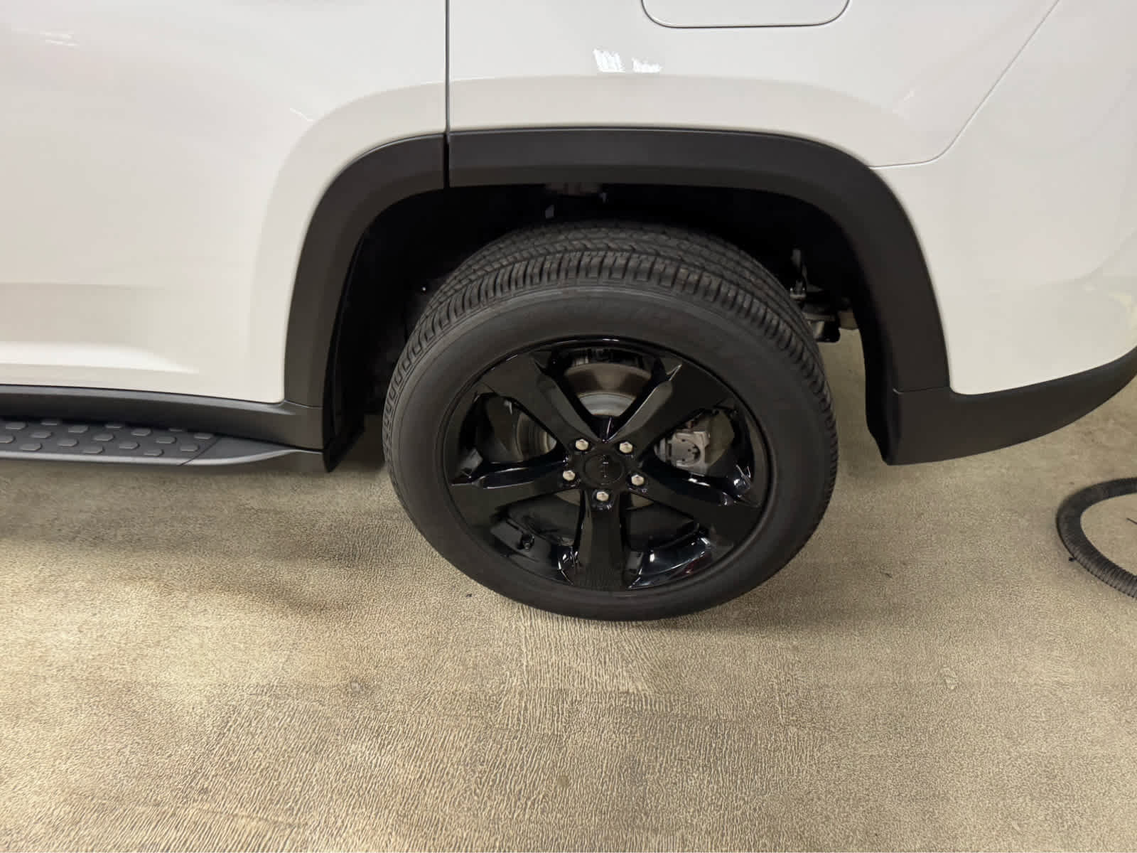 Certified 2024 Jeep Grand Cherokee Altitude image 8