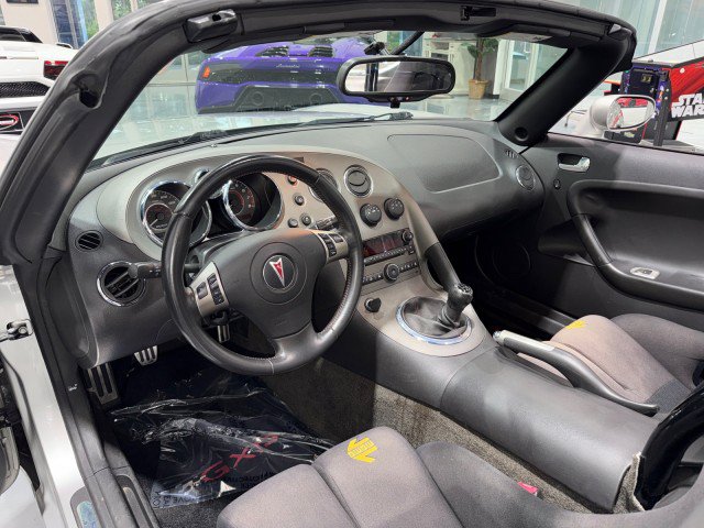 Used 2009 Pontiac Solstice GXP w/ Premium Package RWD image 7