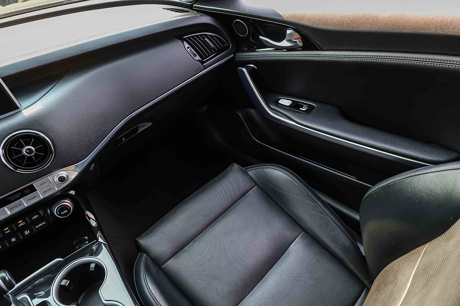 Used 2019 Kia Stinger AWD/4WD image 18