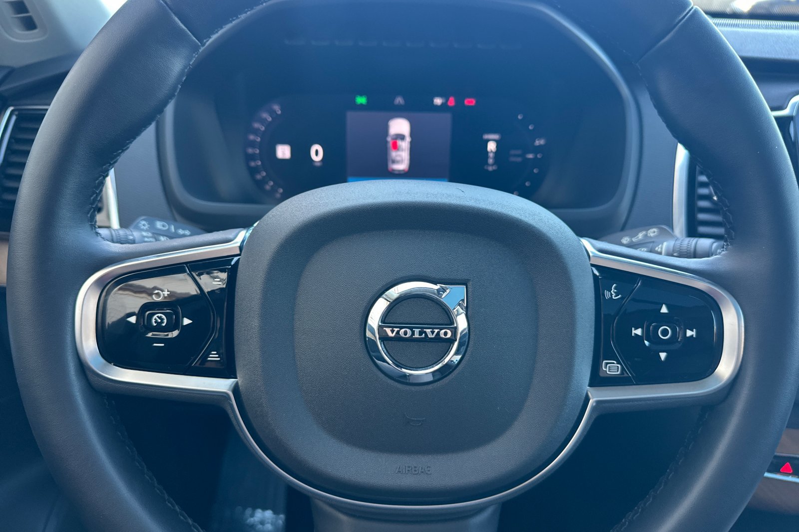 Certified 2025 Volvo XC90 T8 Plus w/ Protection Package Premier AWD/4WD image 27