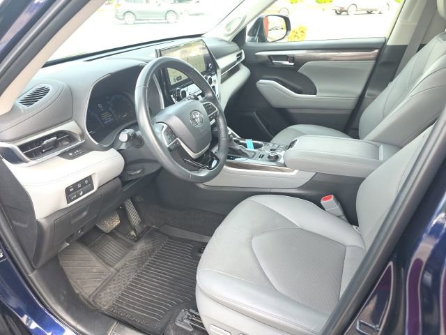 Used 2024 Toyota Highlander Limited AWD/4WD image 8