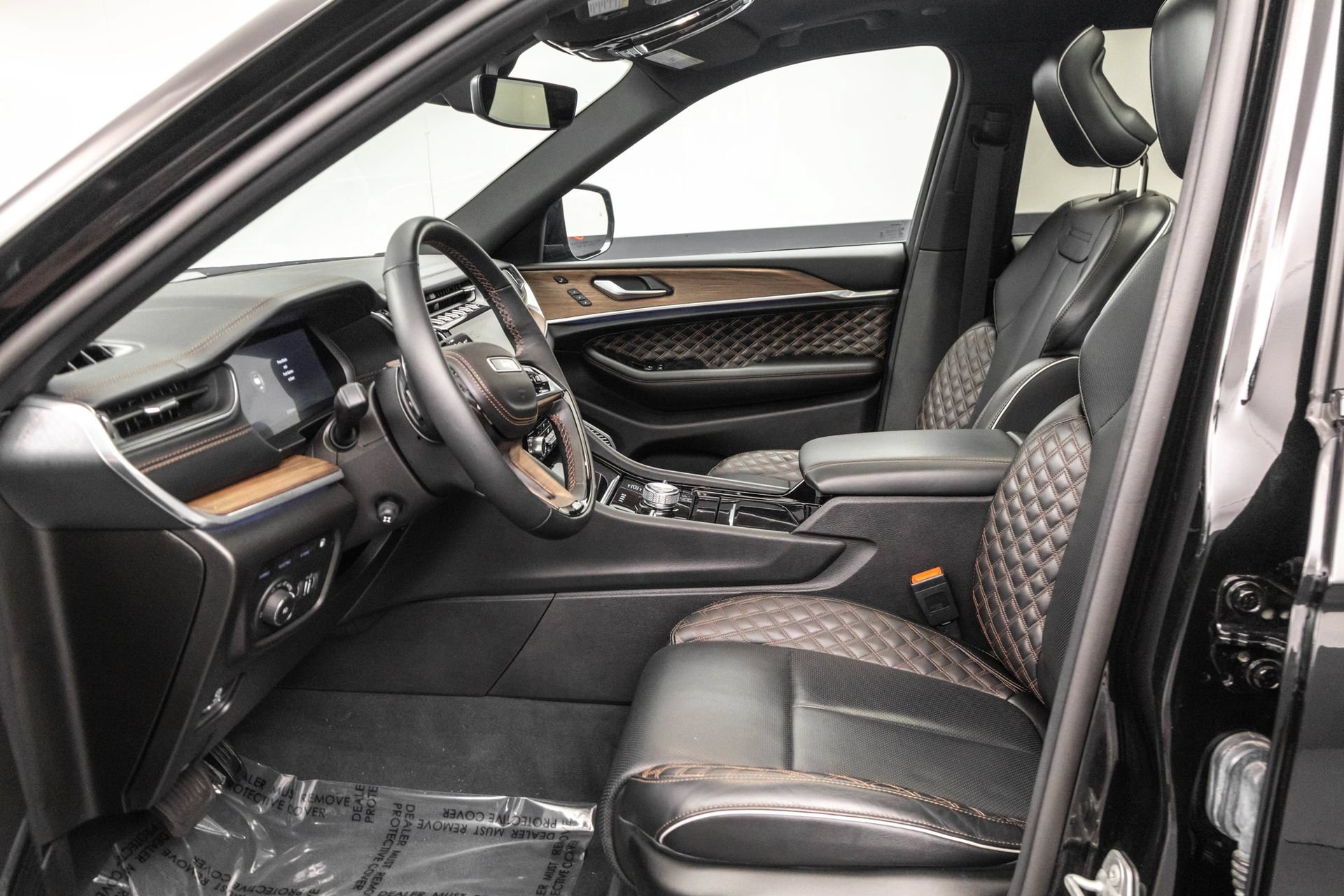 Used 2022 Jeep Grand Cherokee Summit AWD/4WD image 5