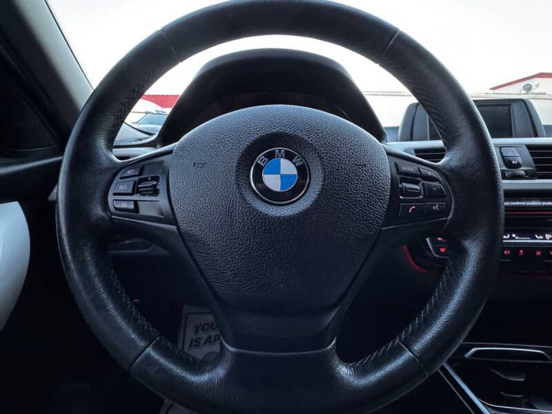 Used 2018 BMW 320i Sedan RWD image 15