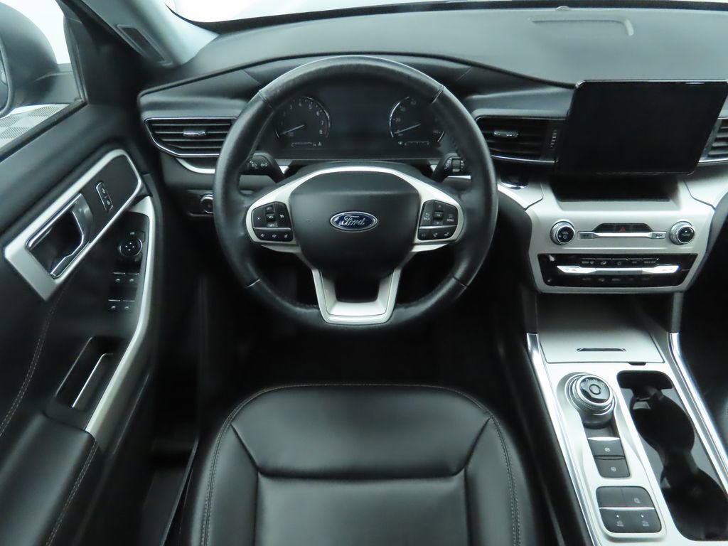 Used 2022 Ford Explorer XLT w/ Equipment Group 202A image 10