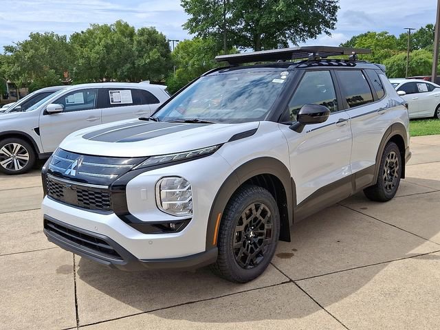 New 2025 Mitsubishi Outlander AWD image 2