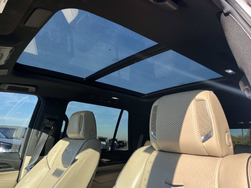 Used 2023 Cadillac Escalade Premium Luxury w/ Performance Package AWD/4WD image 38