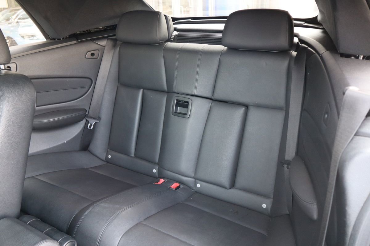 Used 2010 BMW 135i Convertible image 9