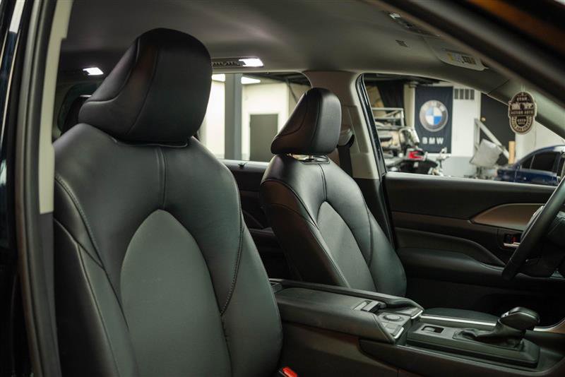 Used 2025 Toyota Grand Highlander AWD image 16