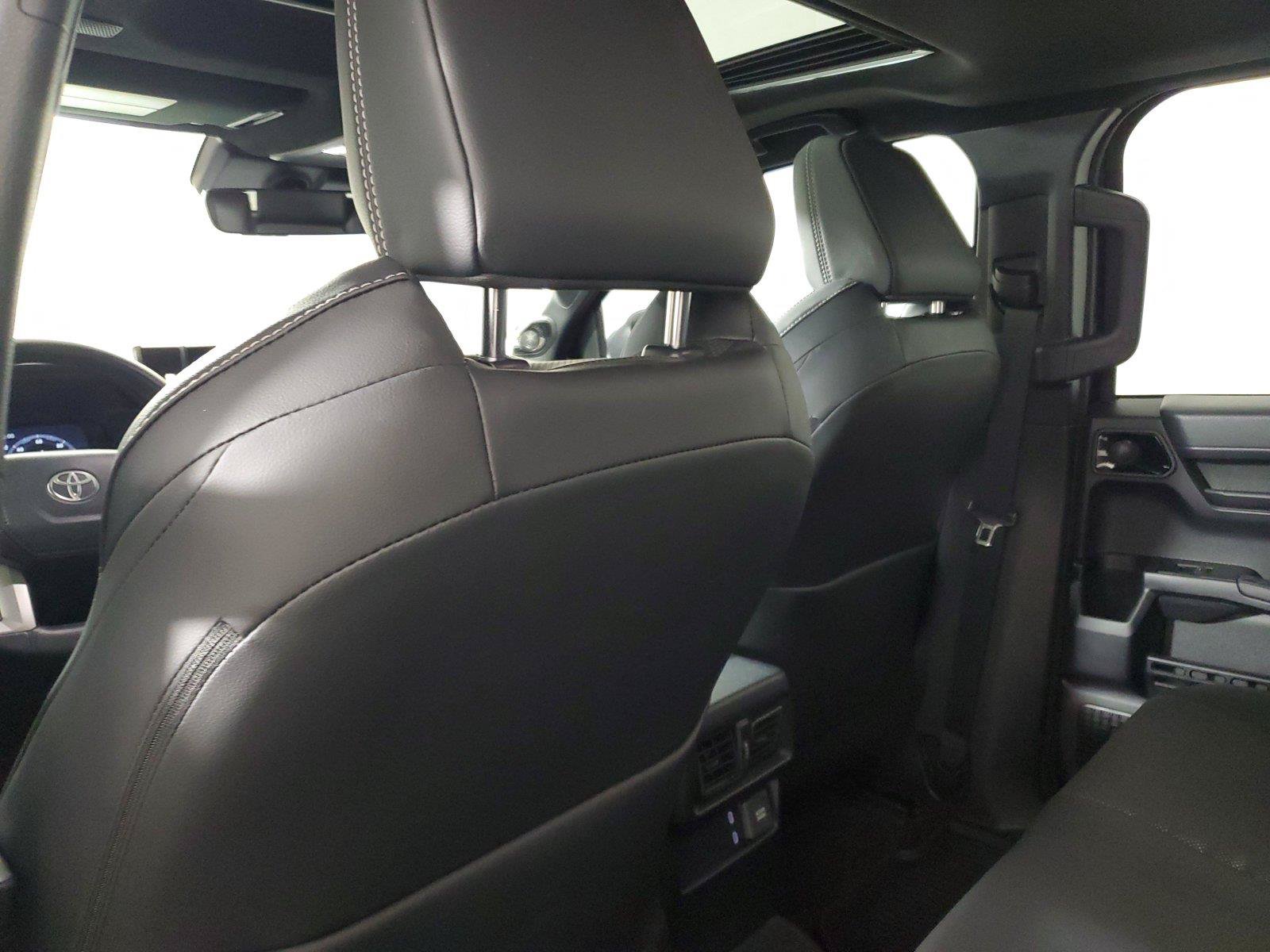 Used 2025 Toyota 4Runner TRD Off-Road Premium AWD/4WD image 11