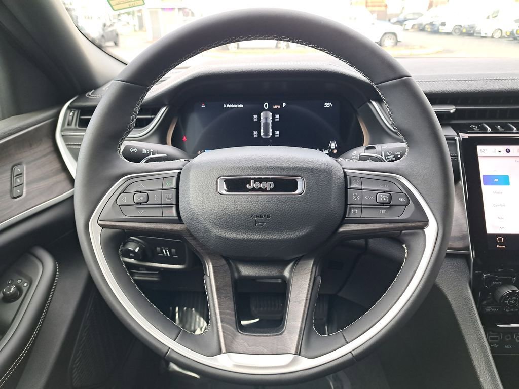 New 2025 Jeep Grand Cherokee Limited w/ Black Appearance Package AWD/4WD image 19