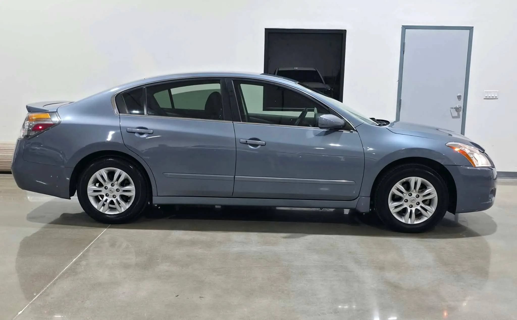 Used 2012 Nissan Altima 2.5 S w/ Convenience Pkg FWD image 2