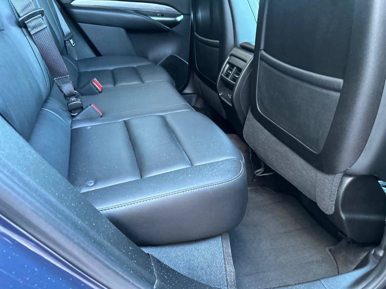 Used 2025 Cadillac XT4 Premium Luxury image 17