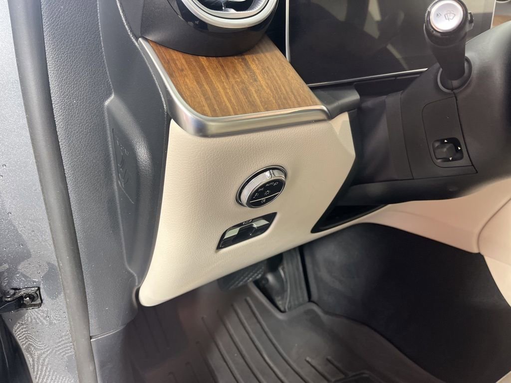 Used 2023 Mercedes-Benz GLC 300 4MATIC image 25