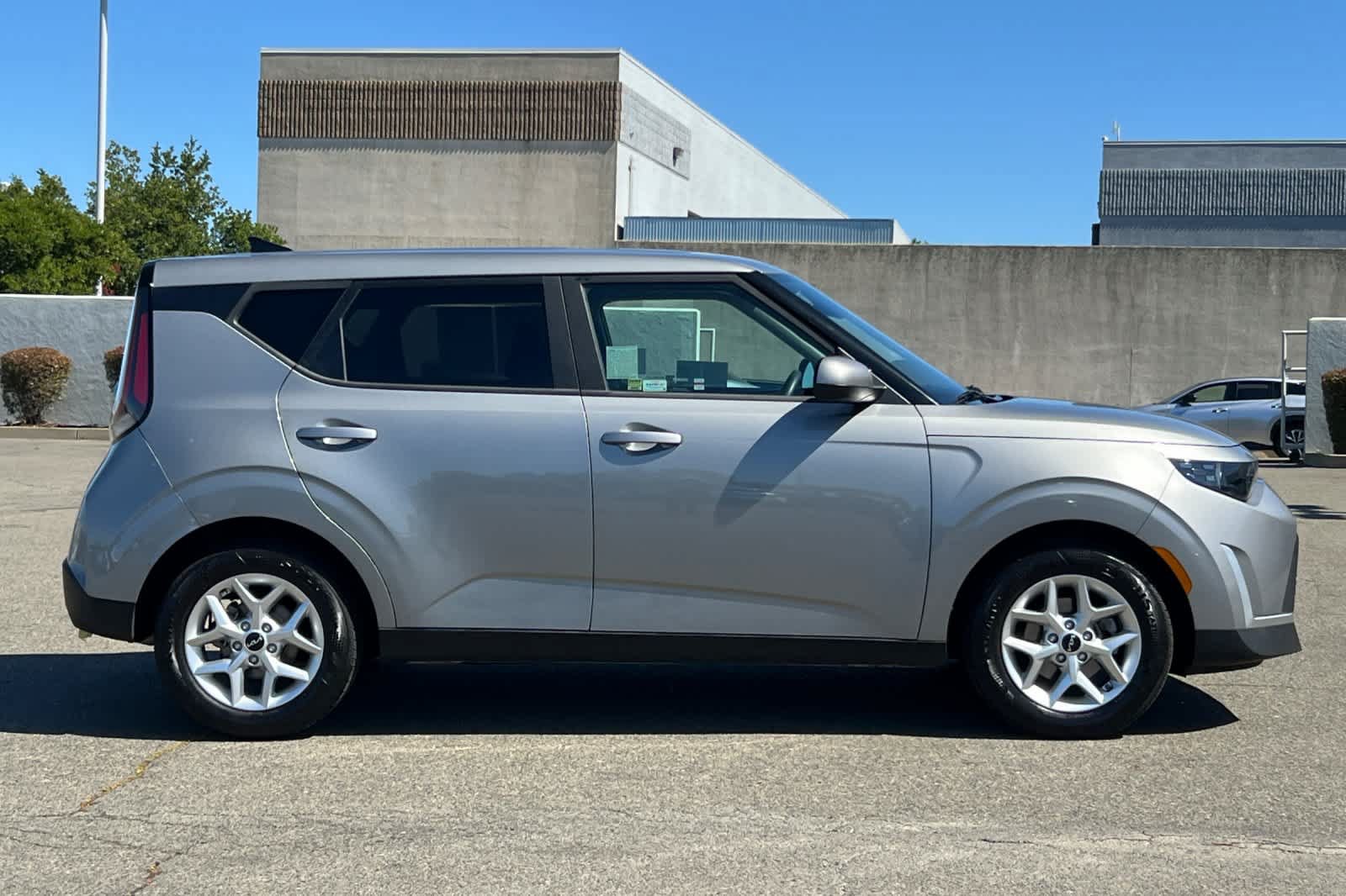 Used 2023 Kia Soul LX w/ LX Technology Package FWD image 6