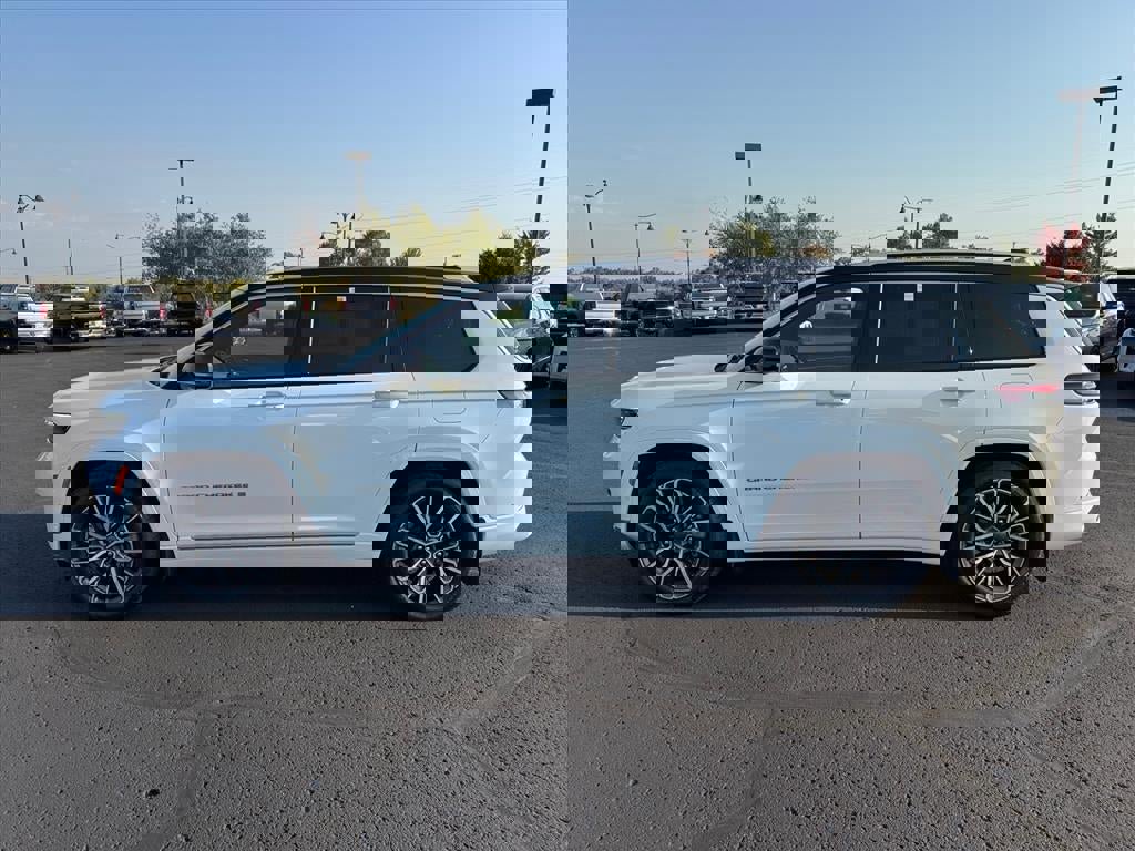 Used 2024 Jeep Grand Cherokee L Summit image 2