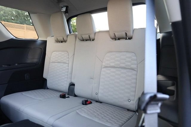 Certified 2025 Nissan Pathfinder SV w/ SV Premium Package AWD/4WD image 27