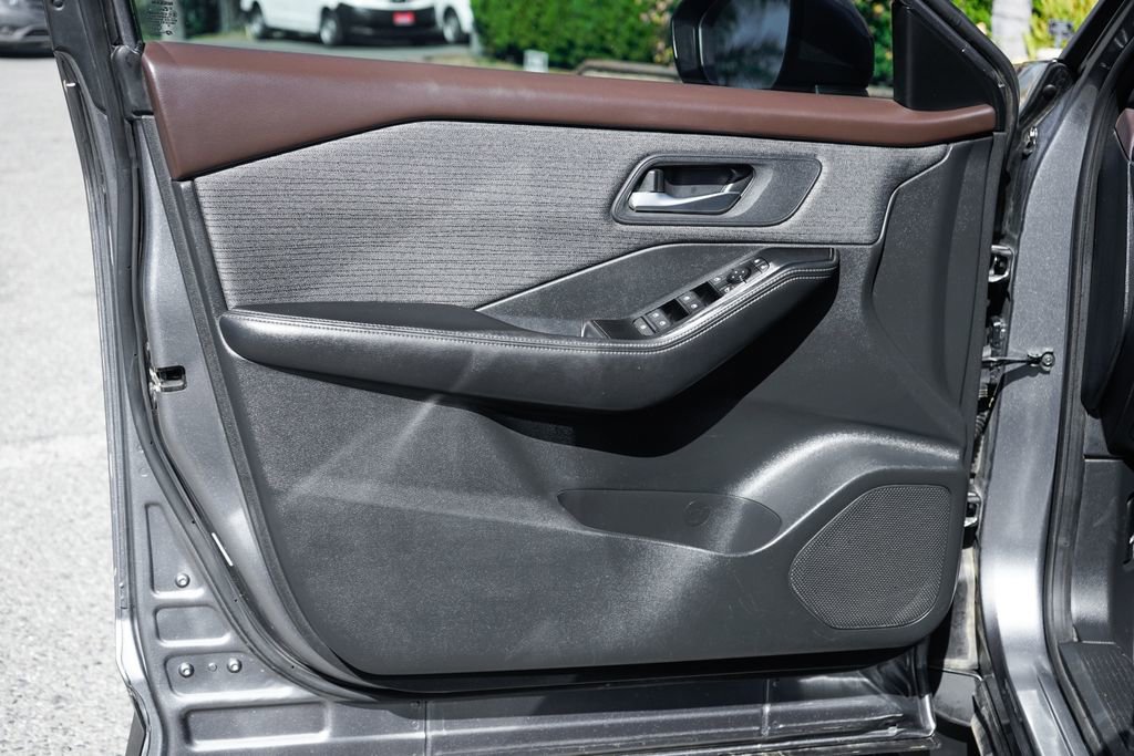 Used 2023 Nissan Rogue SV image 13