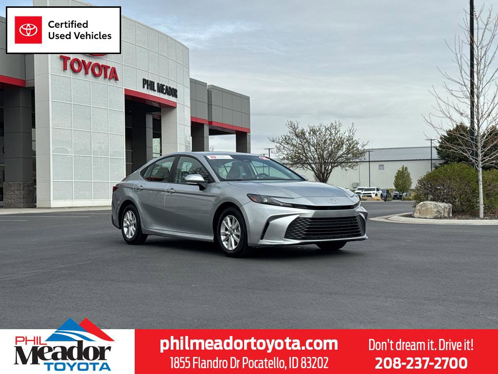 Certified 2025 Toyota Camry LE image 1