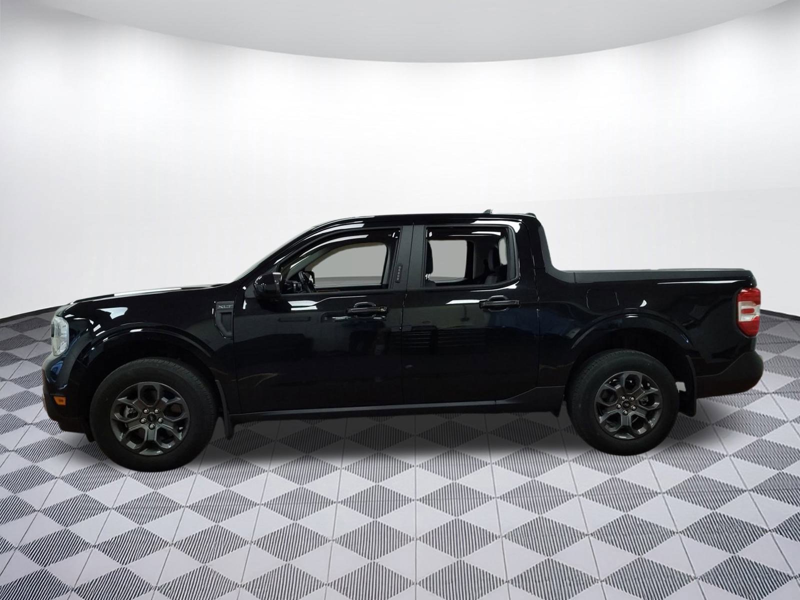 Used 2023 Ford Maverick XLT w/ XLT Luxury Package image 2