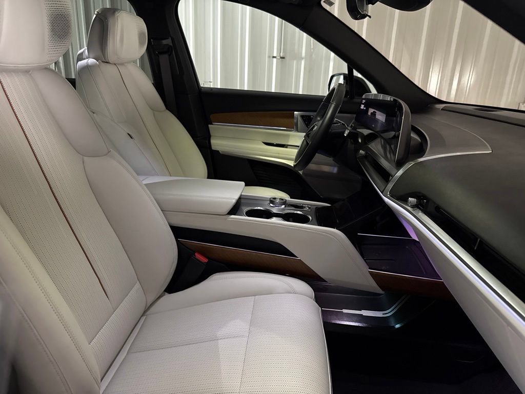 Certified 2026 Cadillac Vistiq Sport AWD/4WD image 28