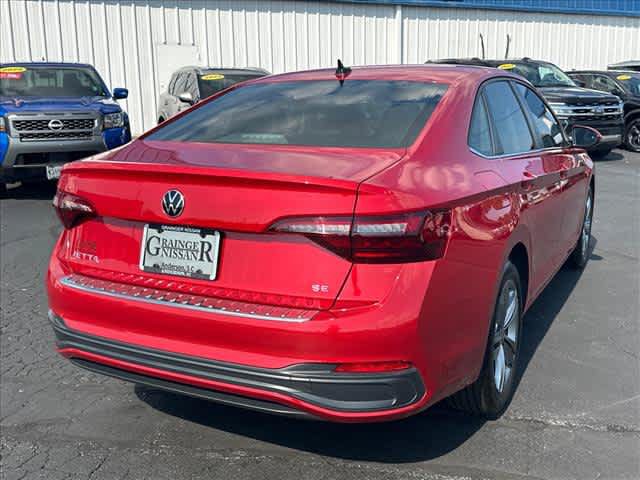 Used 2024 Volkswagen Jetta SE FWD image 3