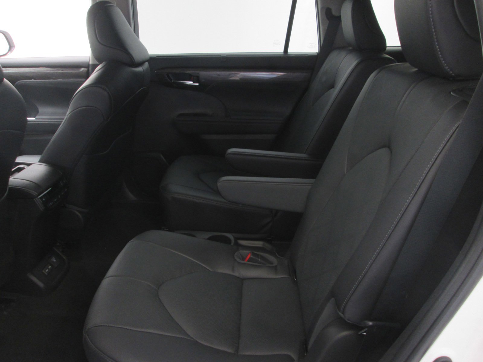 Used 2023 Toyota Highlander Platinum AWD/4WD image 9