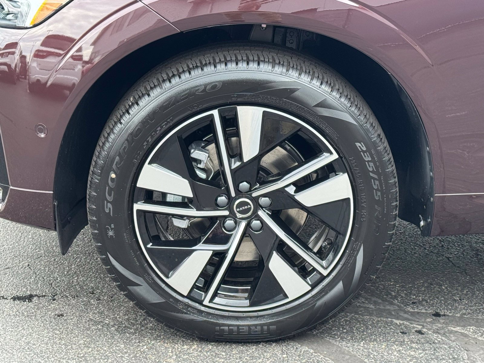New 2026 Volvo XC60 B5 Plus w/ Protection Package Premier AWD/4WD image 47
