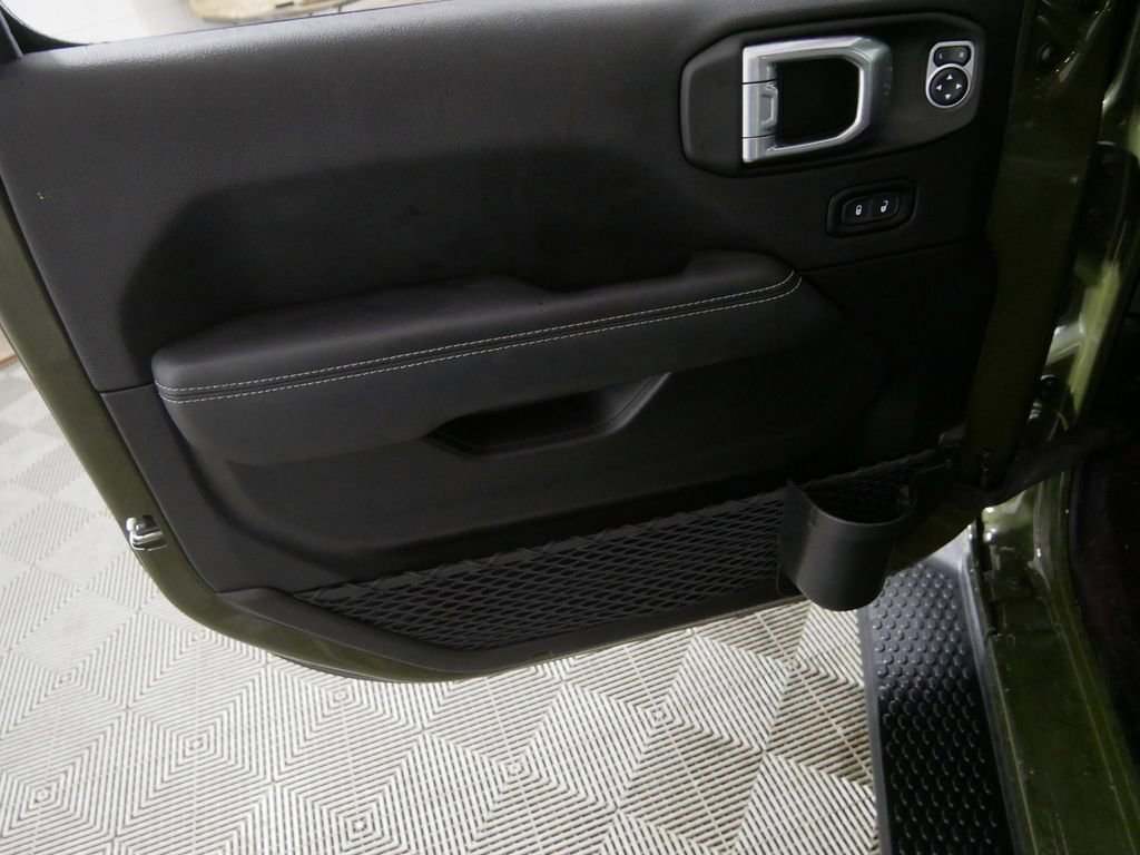 Used 2023 Jeep Wrangler Unlimited Sahara w/ Cold Weather Group AWD/4WD image 16