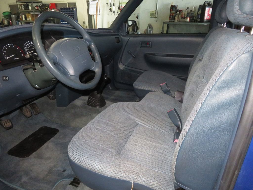 Used 1995 Toyota T100 DX image 18